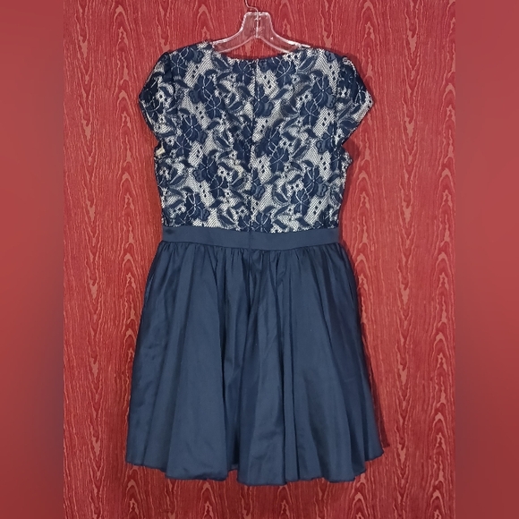 CHI CHI Navy Blue Lace Cap Sleeve Back Zip Pockets Dress Size 12 - Picture 3 of 16